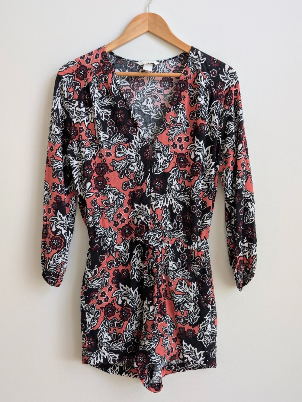 100% viscose lightweight romper size 4 pink with black and white
